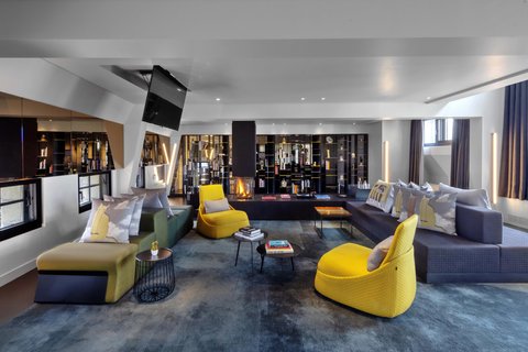 Extreme WOW Bank One-Bedroom Suite