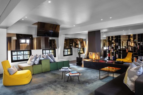 Extreme WOW Bank One-Bedroom Suite