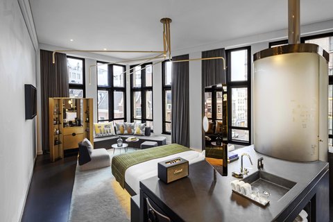 Studio Bank Suite