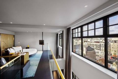 Extreme WOW Bank One-Bedroom Suite