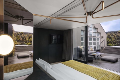 Fantastic Bank One-Bedroom Suite