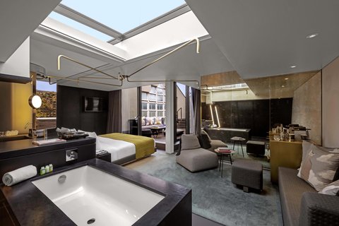 Fantastic Bank One-Bedroom Suite