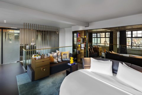 Extreme WOW Bank One-Bedroom Suite