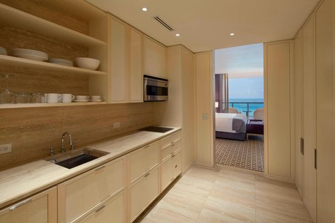 Oceanfront Astor Luxe Guest Room – Kitchenette