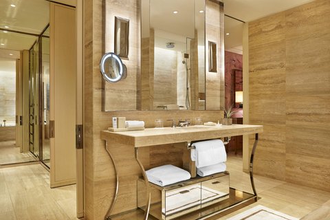 Deluxe Ocean View Guest Bathroom