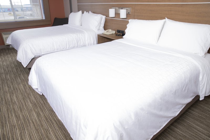 Holiday Inn Express Toledo West – Napoleon