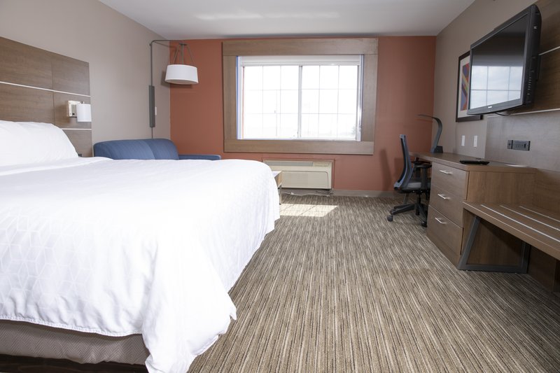 Holiday Inn Express Toledo West – Napoleon