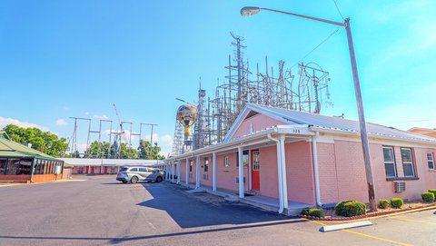 Sunrise Inn Motel Outside