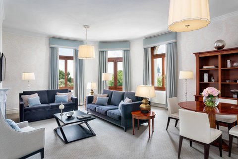 Deluxe Suite - Living Room