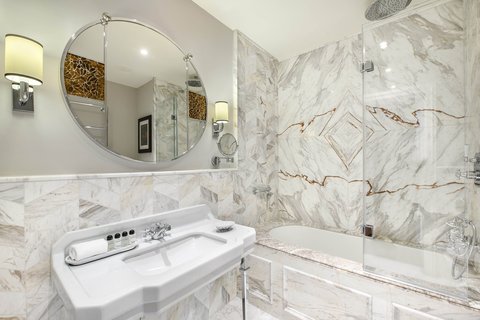 Glorietta Suite Bathroom