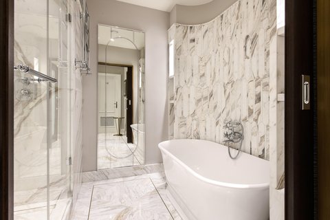 Junior Suite - Bathroom