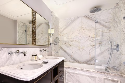 Junior Suite - Bathroom