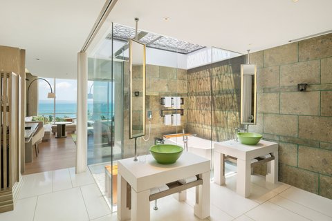 Spectacular Guest Room, Bathroom