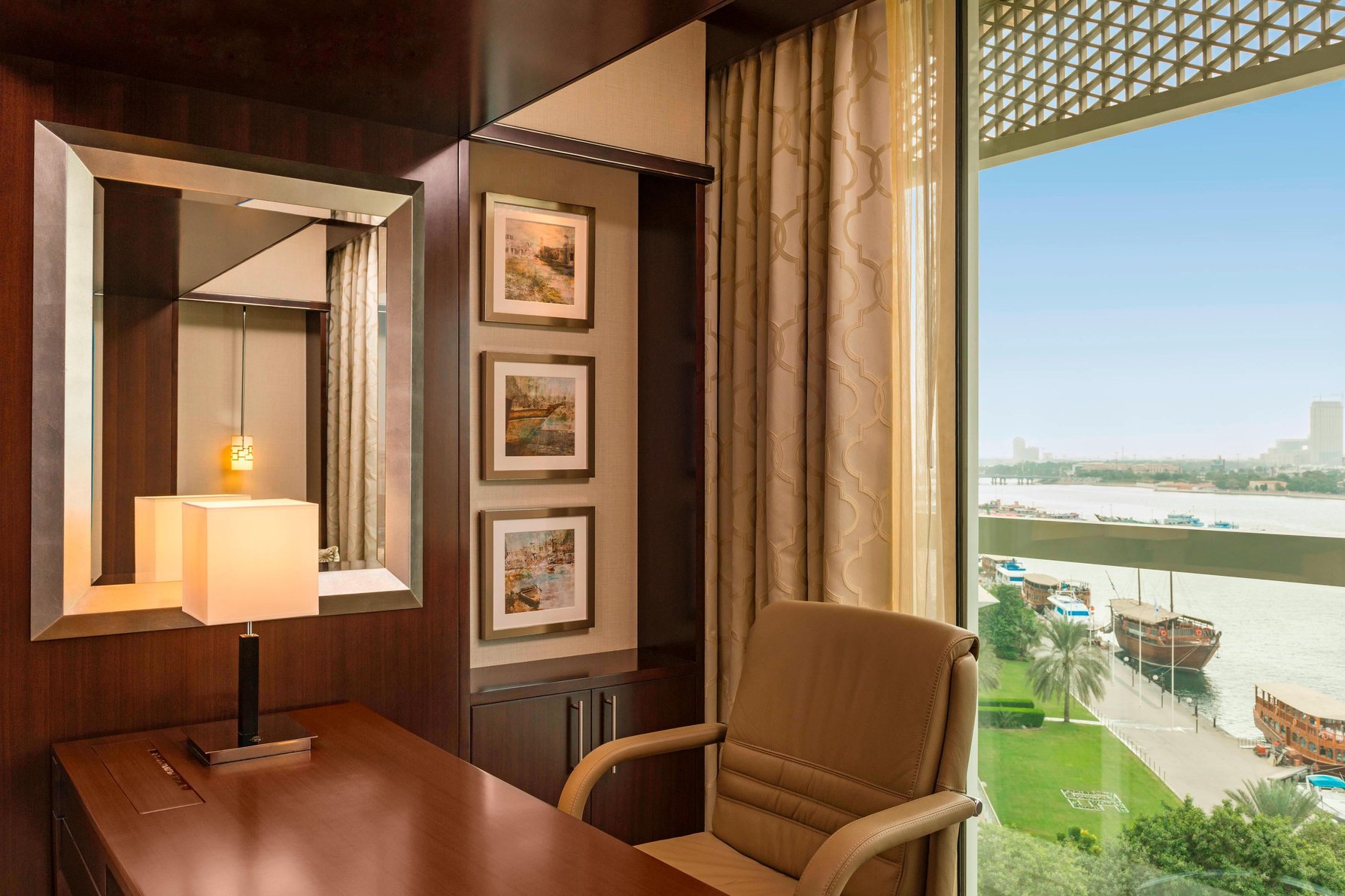 Sheraton Dubai Creek Hotel & Towers Room Type - Club Room, Executive lounge access, Guest room, 1 King, Creek view