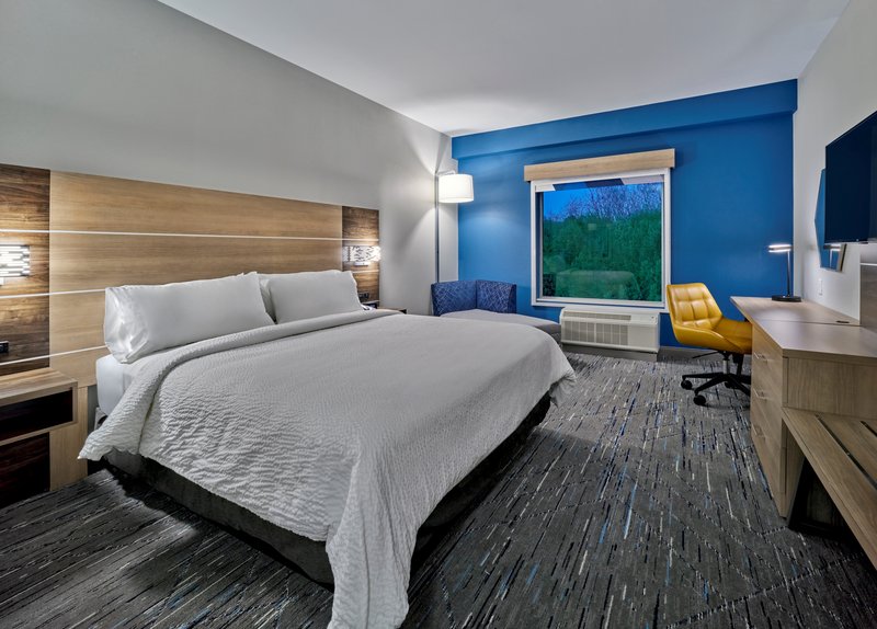 Holiday Inn Express and Suites Huntsville – Space Center