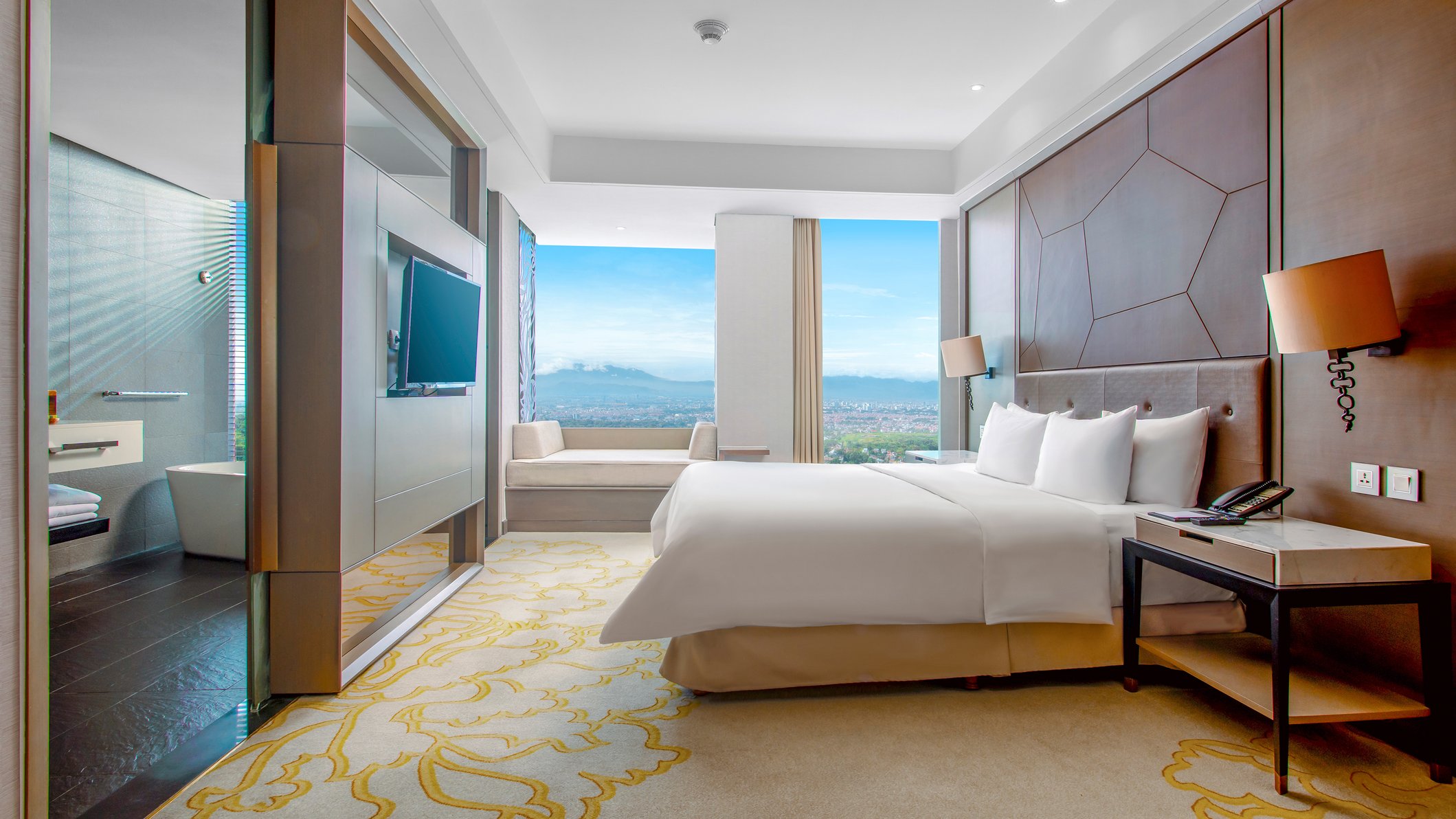 InterContinental BANDUNG DAGO PAKAR Room Type - 1 King Premium Golf View InterContinental BANDUNG DAGO PAKAR Room Type - 1 King Premium Golf View