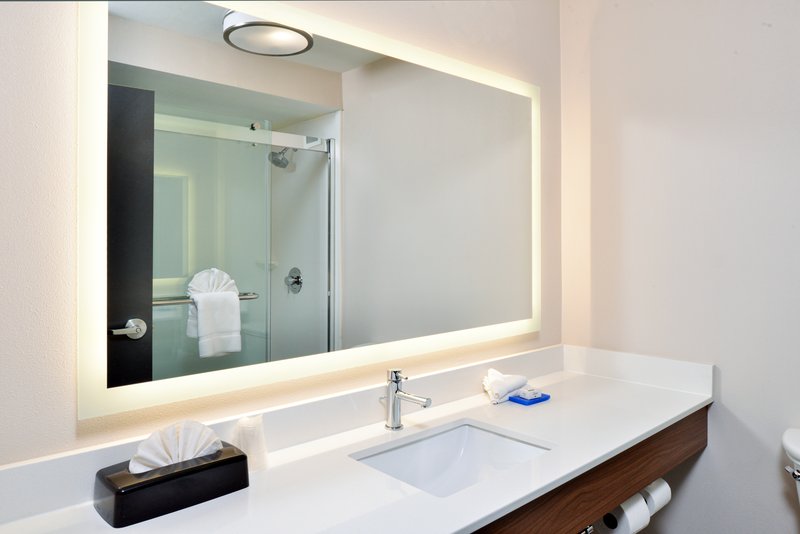 HOLIDAY INN EXPRESS EAST