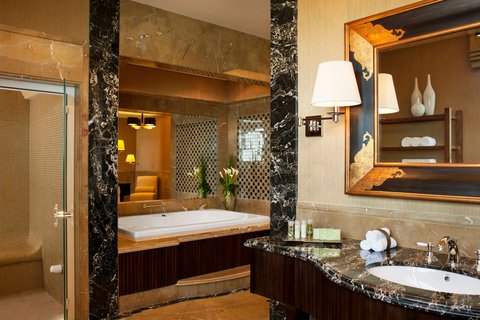 Luxury Suite Bathroom