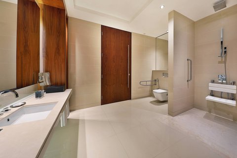 Accessible Deluxe Guest Room - Accessible Bathroom