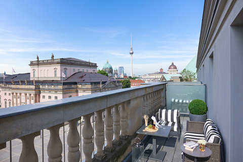 Hotel De Rome - Deluxe Balcony Suite