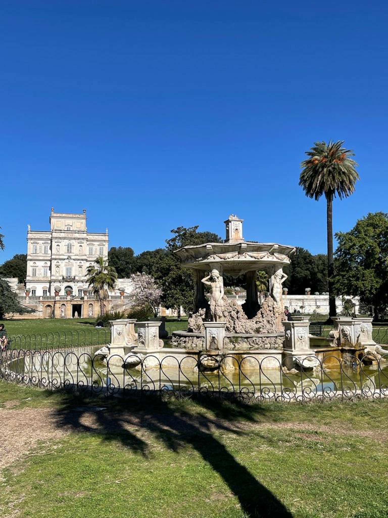Stay with us and walk to the beautiful Villa Doria Pamphili