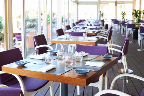 Exquisite cuisines at the water's edge at Paranga