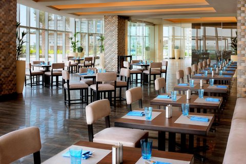 Aqua Poolside Grill & Bar - Restaurant