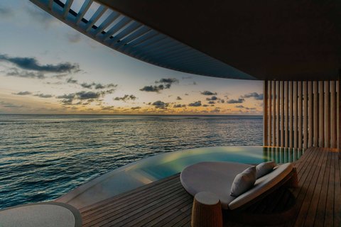 Villa de un dormitorio con piscina frente al mar