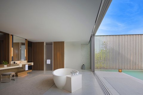 Ritz-Carlton Estate - Main Bathroom