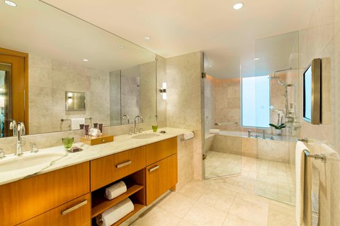 Bathroom of the Ambassador Suite
