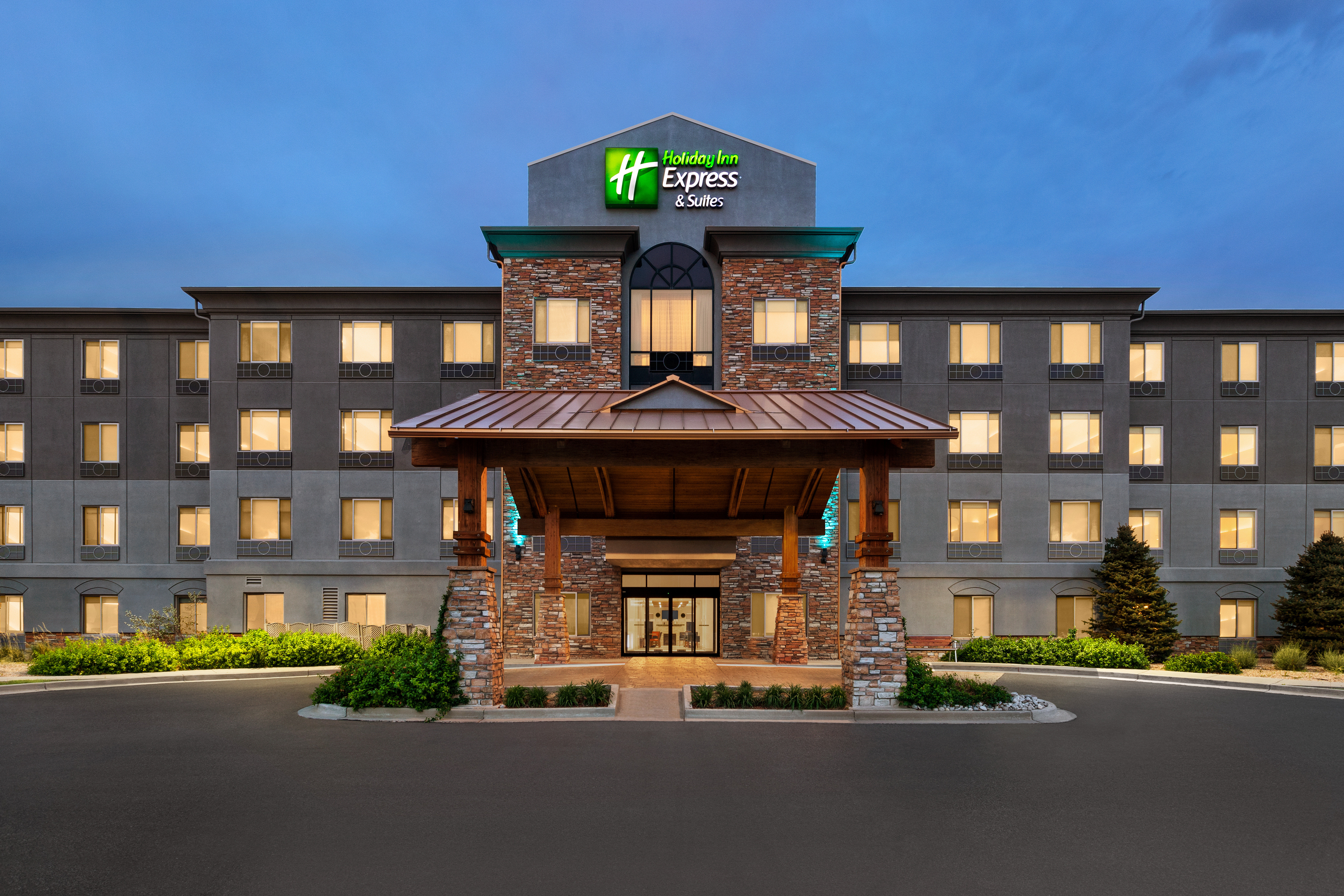 Holiday Inn Express Hotel & Suites