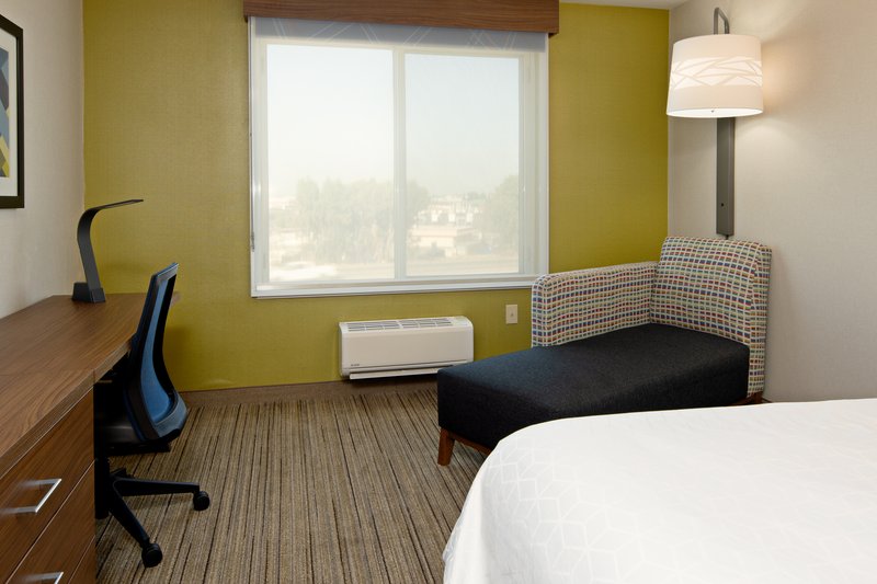 HOLIDAY INN EXP STES FRESNO S