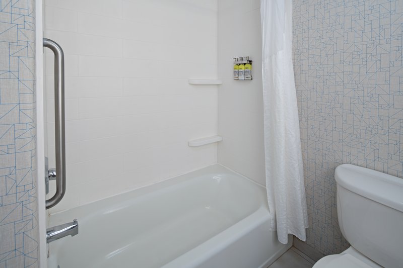 HOLIDAY INN EXP STES FRESNO S