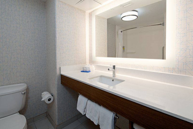 HOLIDAY INN EXP STES FRESNO S