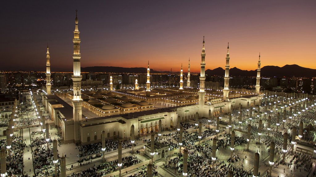 Stay steps away from the courtyard of the Prophet's Mosque
