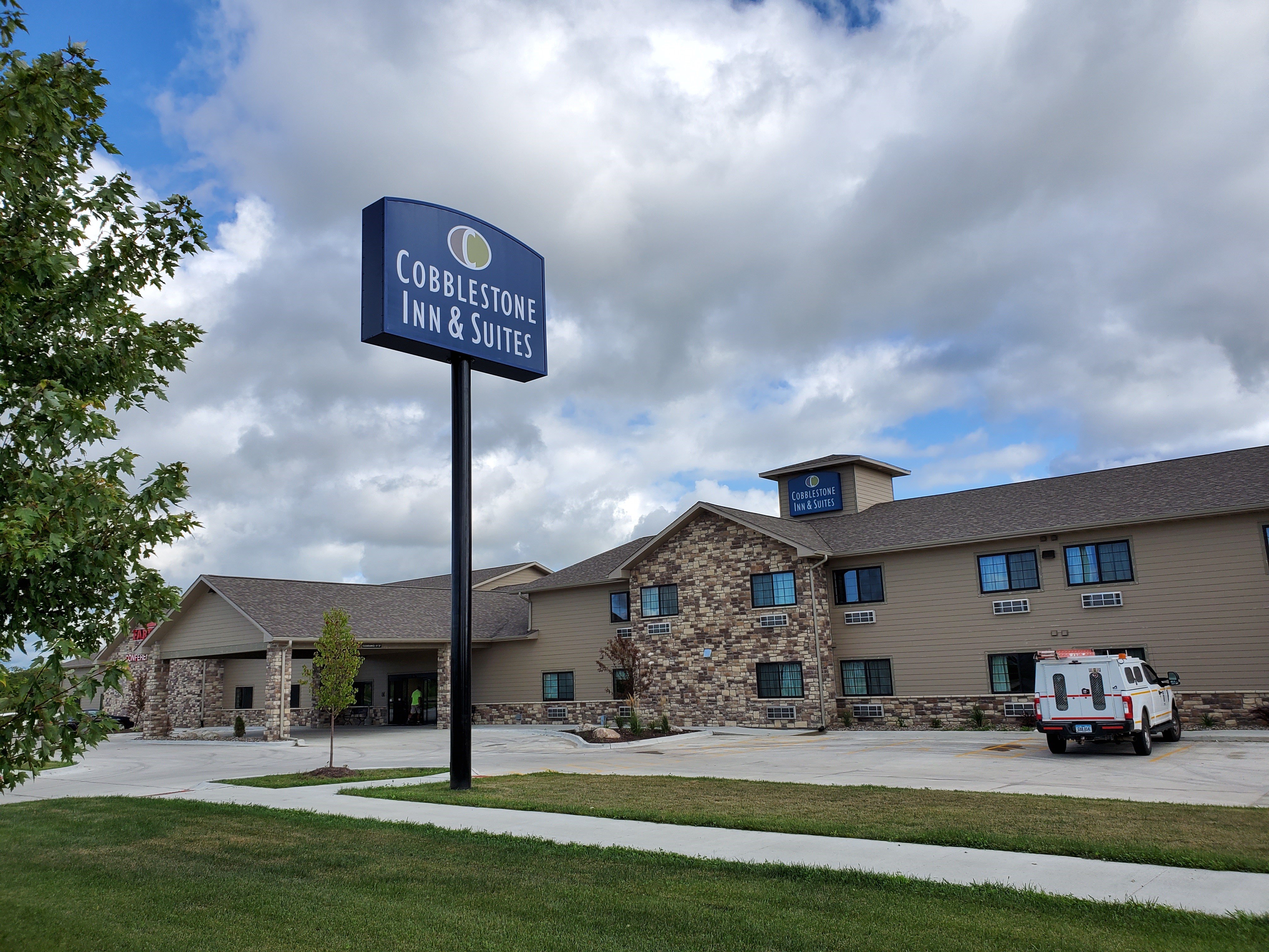 Cobblestone Inn and Suites