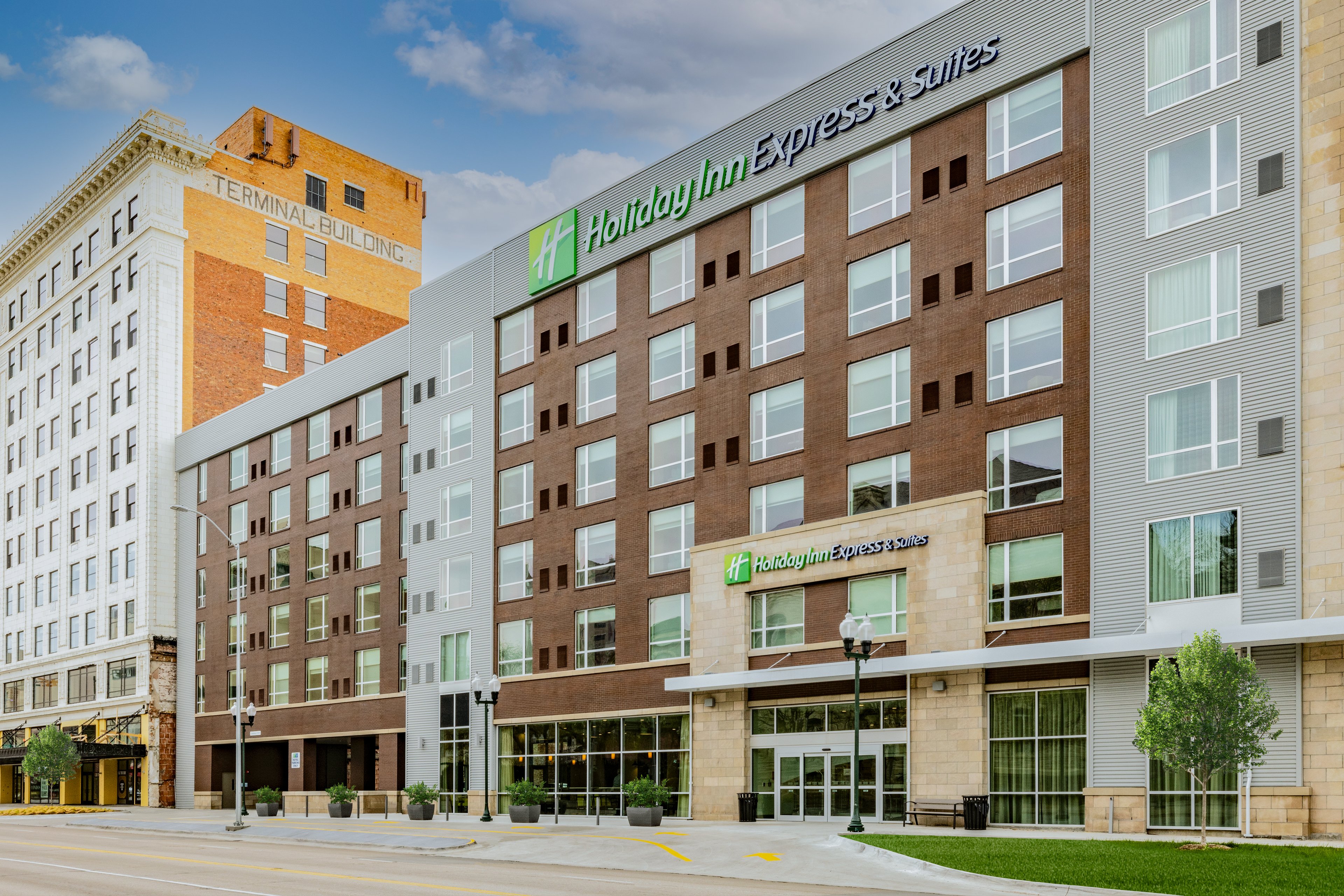 Holiday Inn Express & Suites Downtown