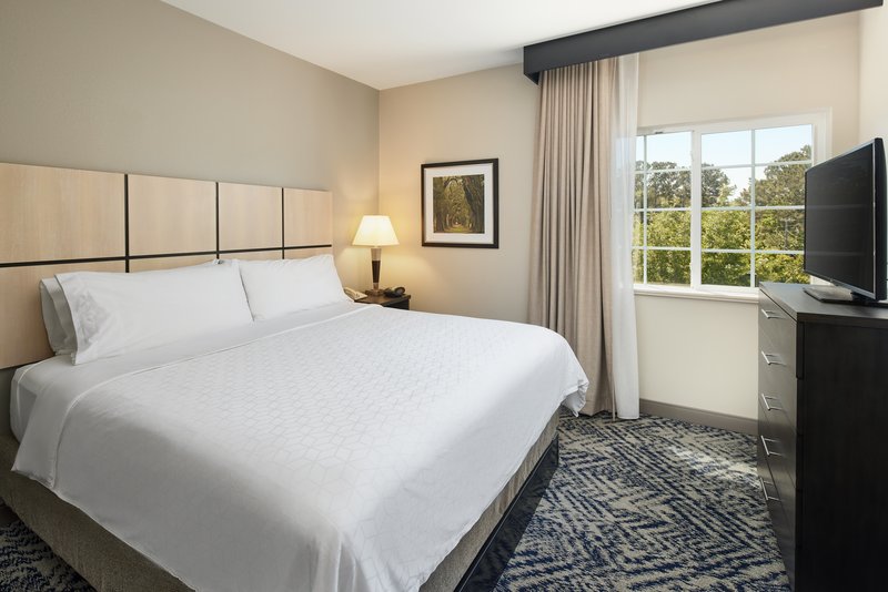 CANDLEWOOD SUITES NORTHWOODS