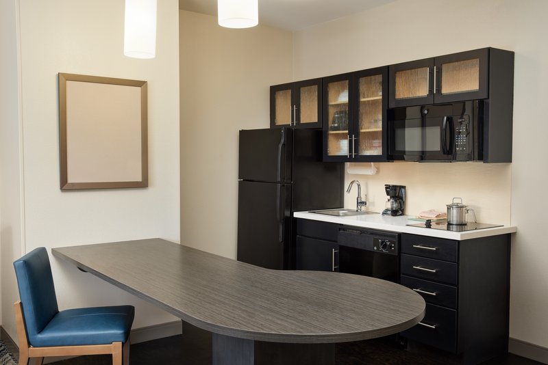 CANDLEWOOD SUITES NORTHWOODS