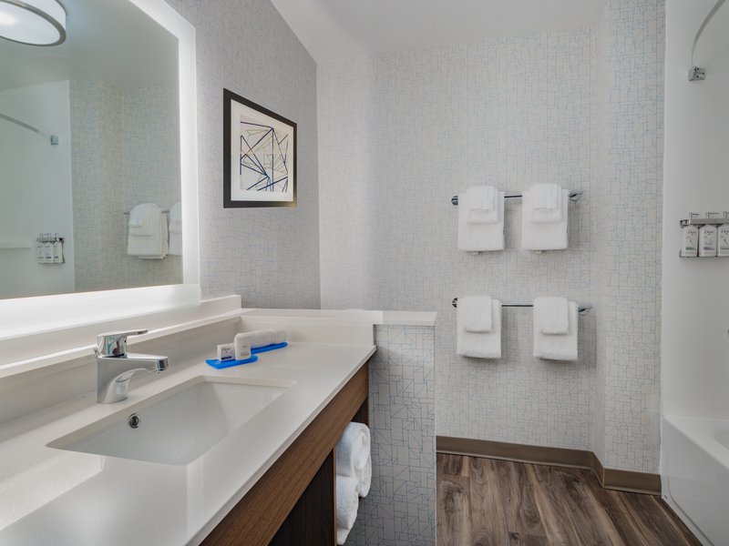 Holiday Inn Express and Suites Ruskin – Sun City