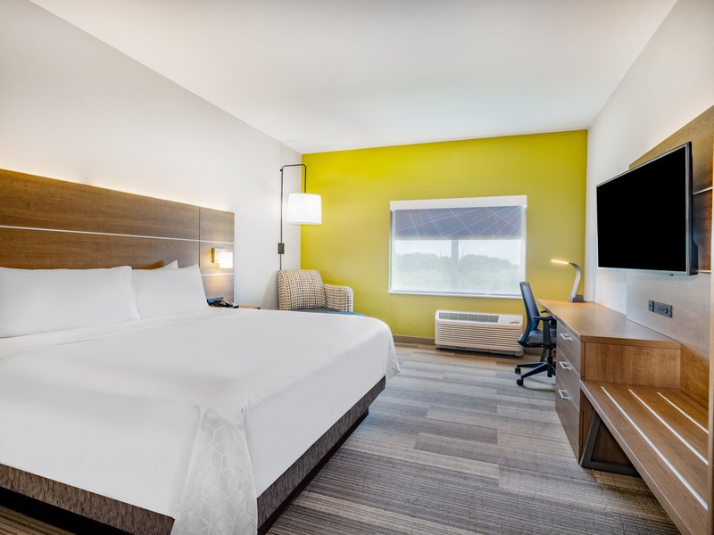 Holiday Inn Express and Suites Ruskin – Sun City