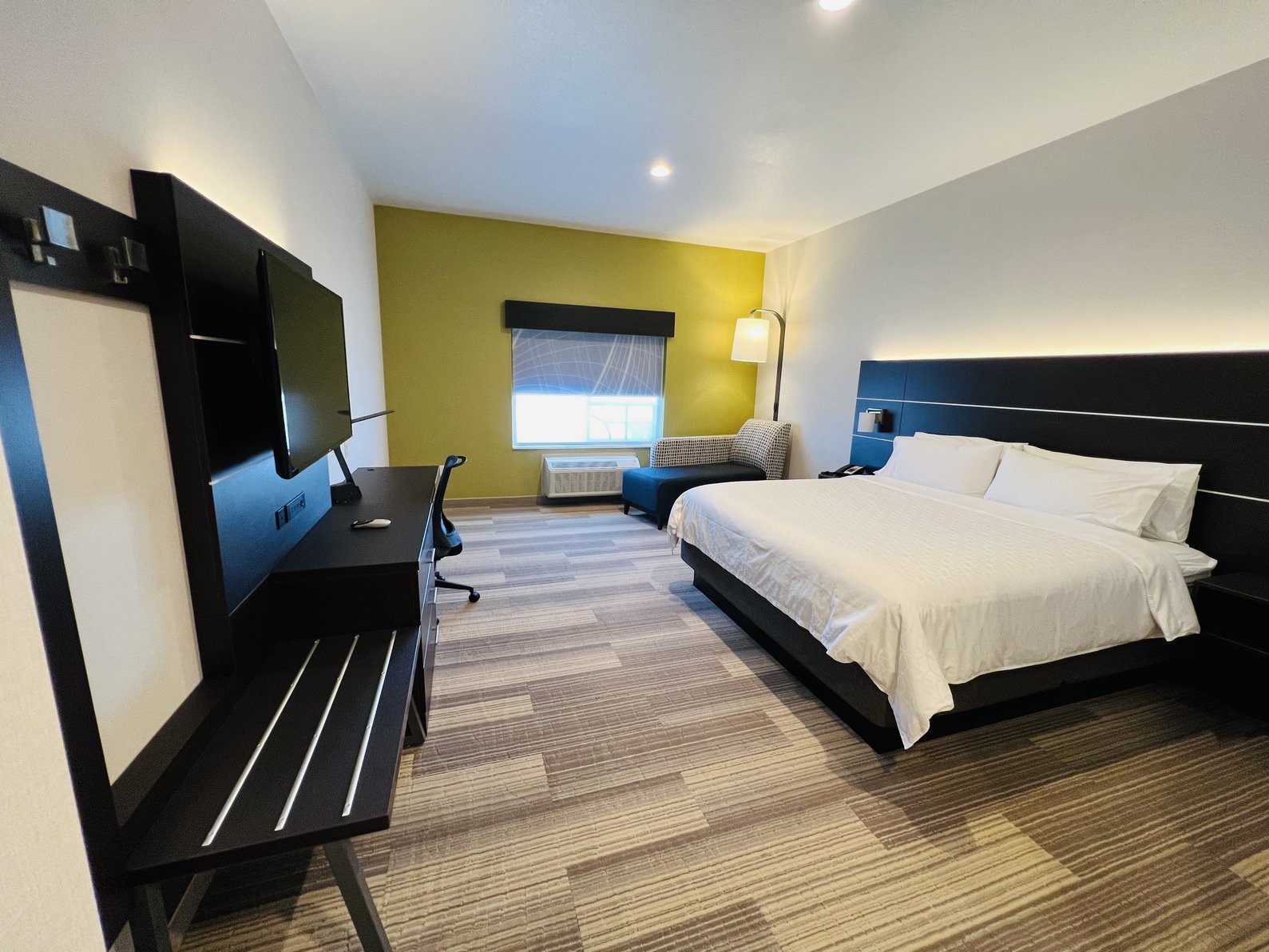Holiday Inn Express & Suites SALINAS Room Type - Suite, 1 King Bed, Accessible (Communications, Accessible Tub) Holiday Inn Express & Suites SALINAS Room Type - Suite, 1 King Bed, Accessible (Communications, Accessible Tub)
