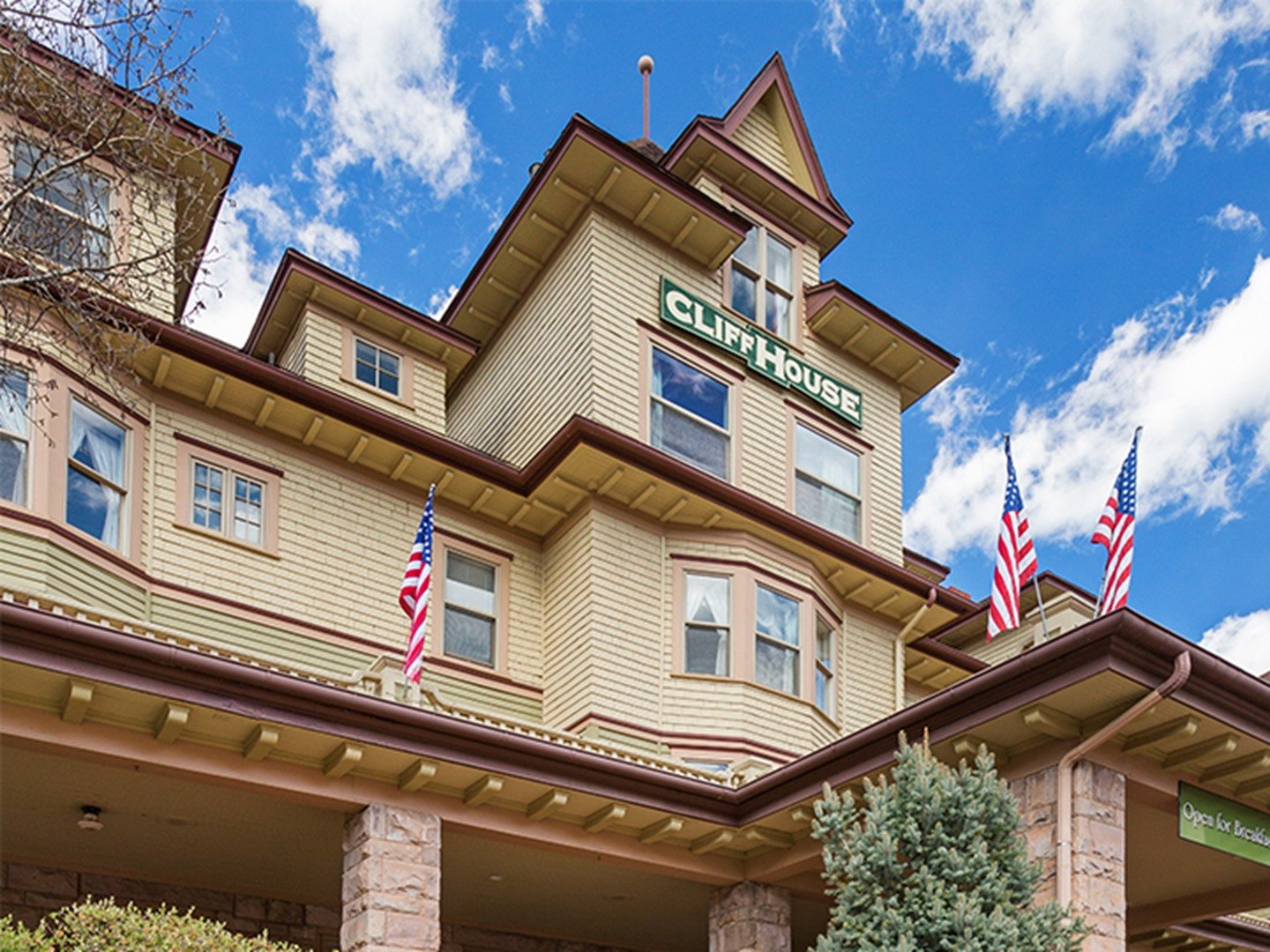 The Cliff House Inn at Pikes Peak