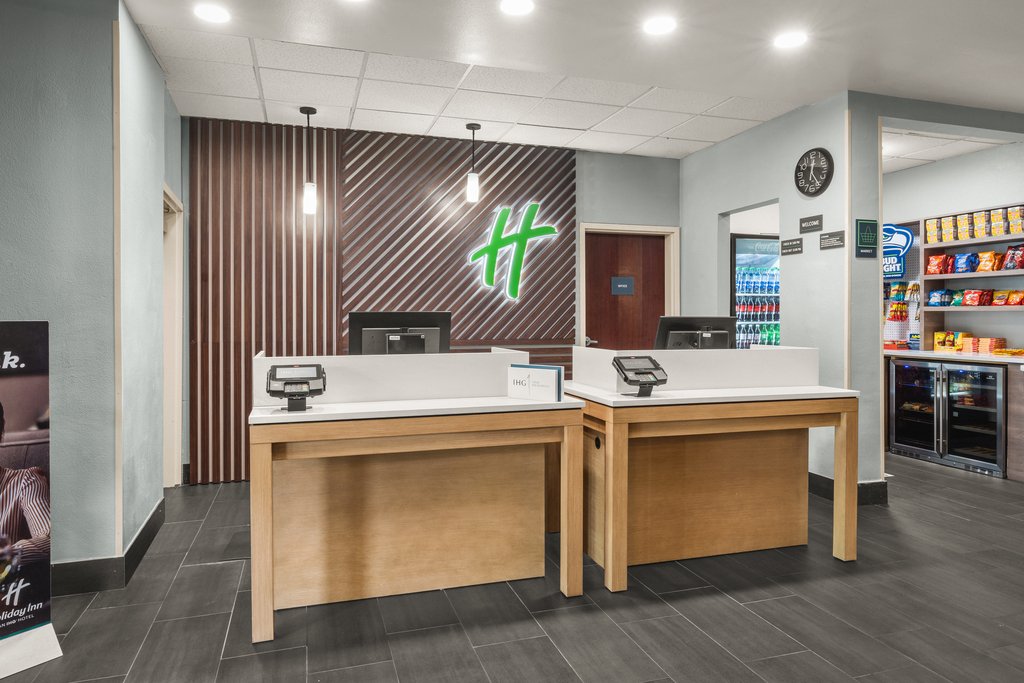 Holiday Inn & Suites Bothell Front Desk