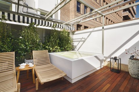 Bless Wellbeing Terrace Villa with Jacuzzi