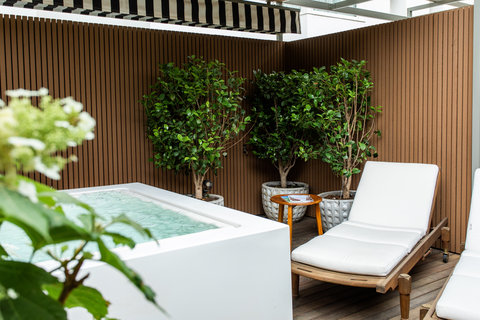 Bless Wellbeing Terrace Villa with Jacuzzi