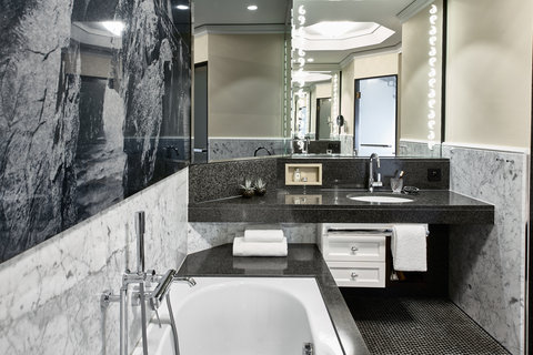 Junior Suite Deluxe, Bathroom