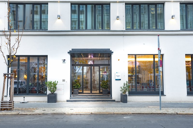 Select Hotel The Wall Berlin Berlin Book at the best price