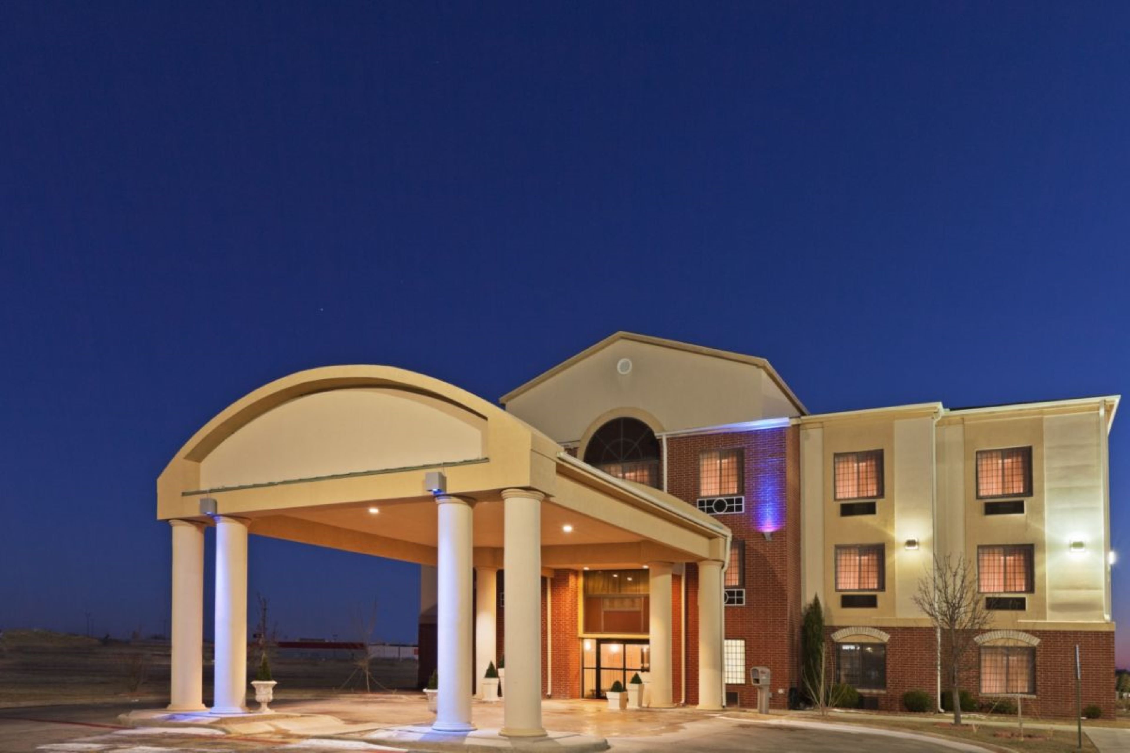 Holiday Inn Express Suites