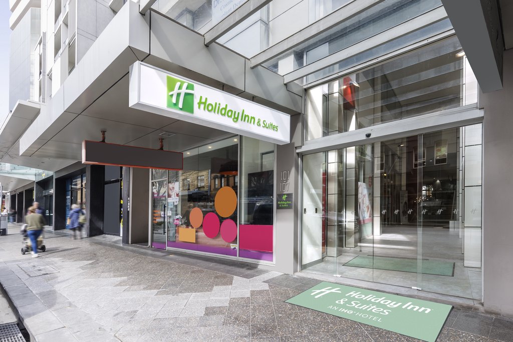 Holiday Inn & Suites Sydney Bondi Junction, an IHG Hotel - Entrance and Car Park located on 28 Spring Street